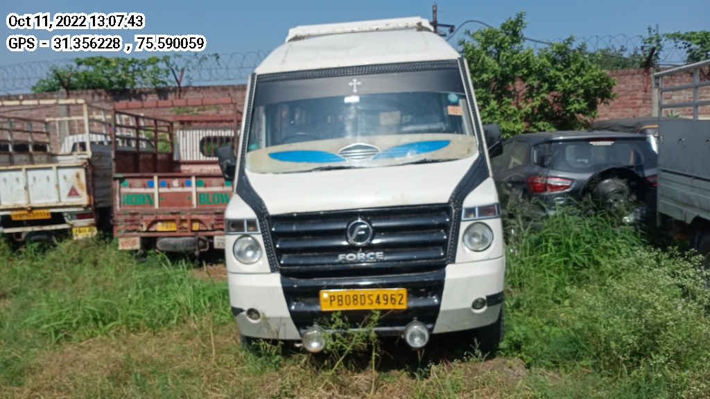  FORCE MOTORS TRAVELLER 26