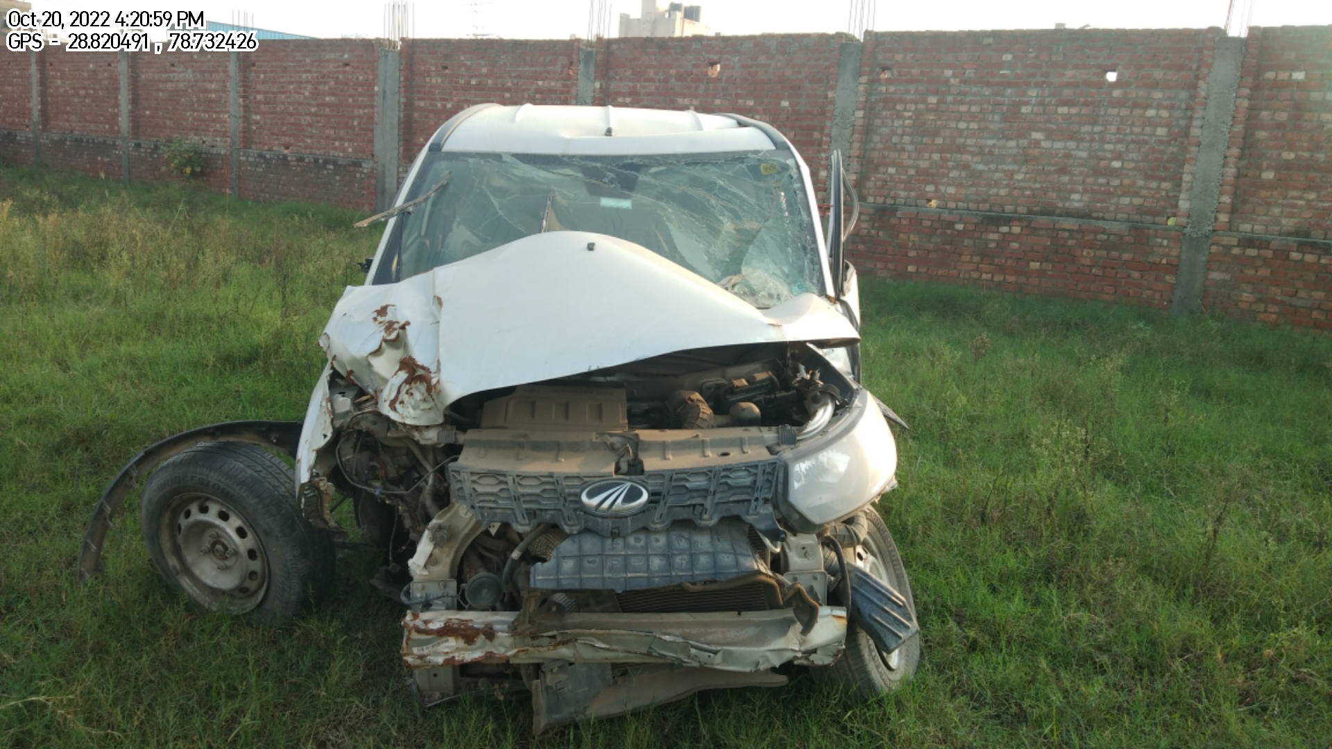  MAHINDRA KUV 100